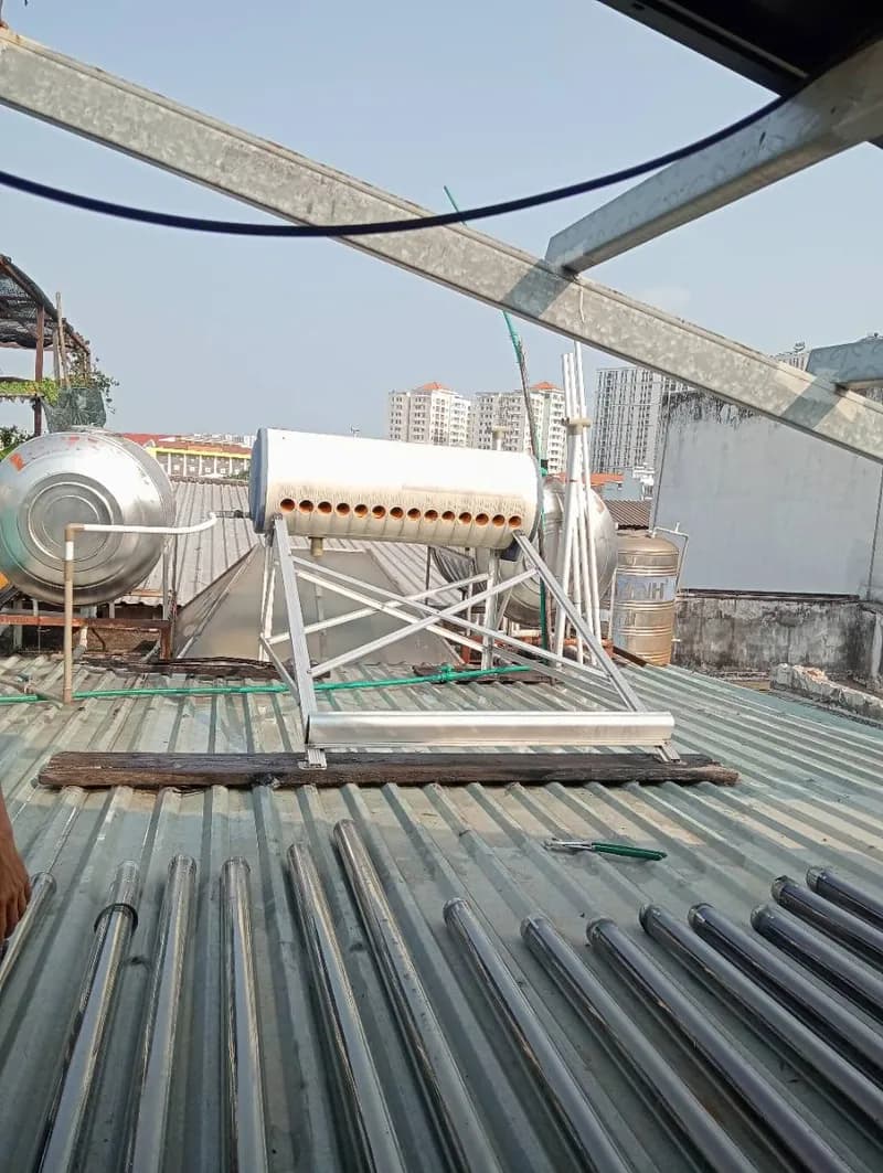 Sau khi hoàn thành sửa bình nóng lạnh năng lượng mặt trời SONHA tại P.HCM, Bình Tân — thợ HẢI VÕ