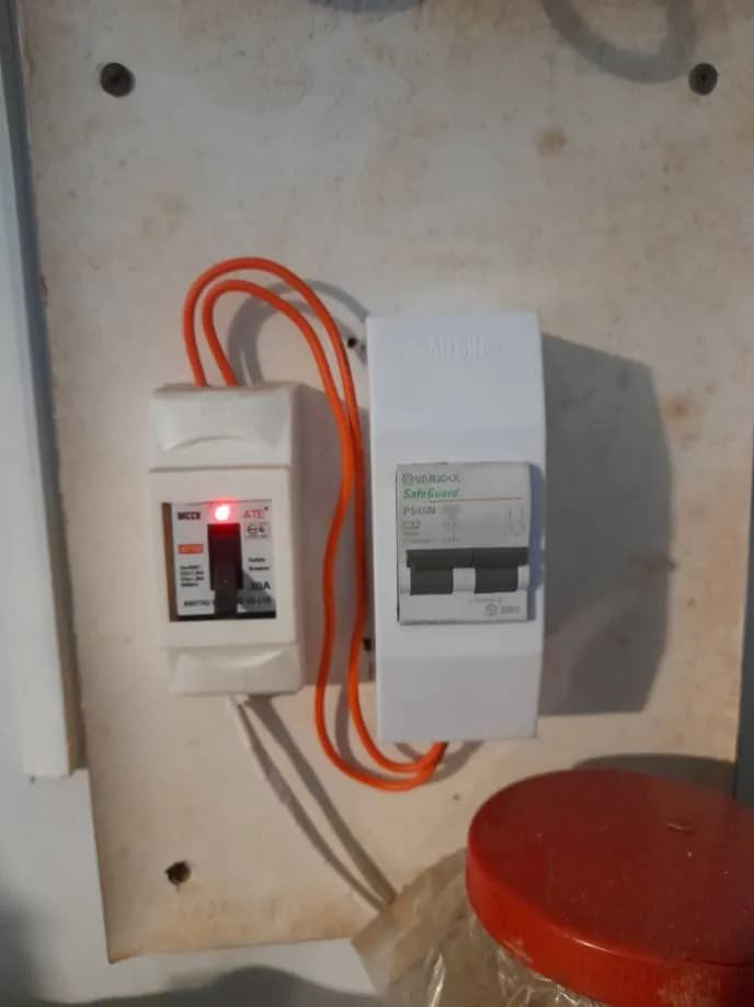 Sau khi hoàn thành sửa aptomat điện VANLOCK tại TPHCM — thợ PHẨM MẠNH