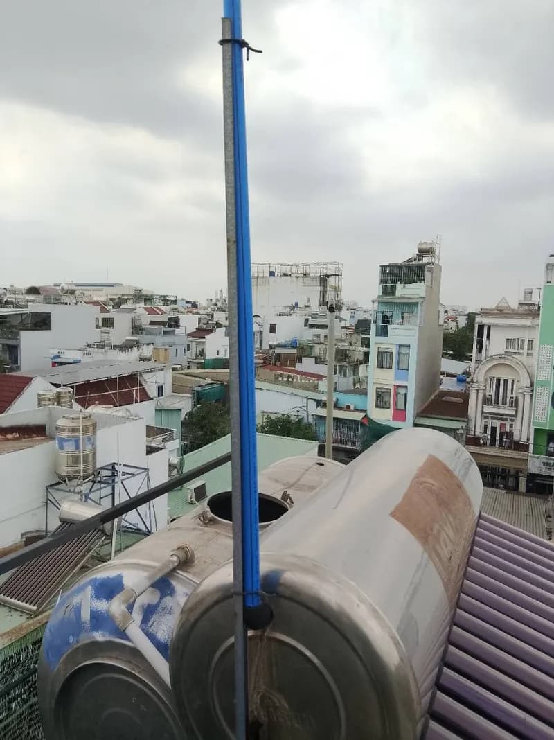 Sau khi hoàn thành sửa máy nước nóng năng lượng mặt trời Megasun tại TPHCM — thợ TRÂN TRƯƠNG