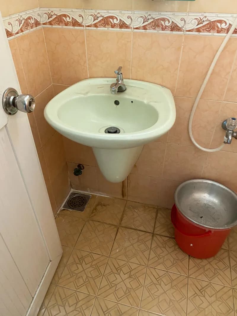 Trước khi sửa: Thông tắc lavabo thoát nước chậm chuyên nghiệp tại TPHCM tại TPHCM