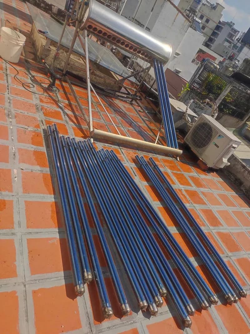 Trước sửa máy nước nóng năng lượng mặt trời tại TPHCM — thợ An Bui Van
