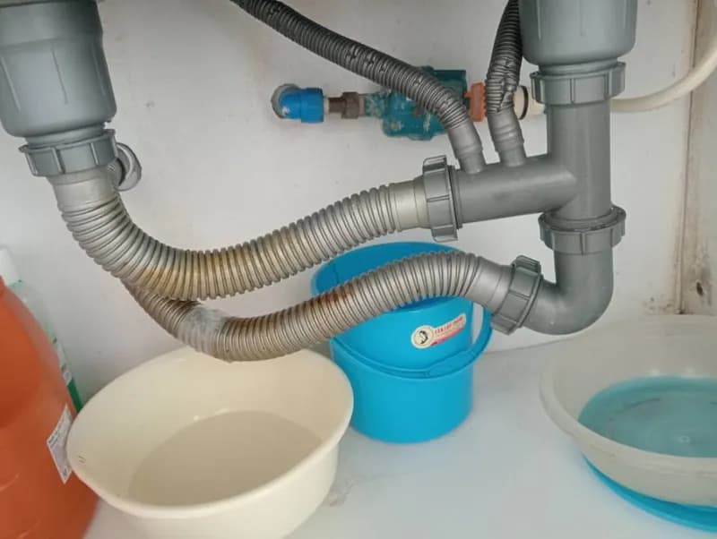 Trước khi sửa: Thay thế bộ ống xả bồn rửa chén tại Quận 3 tại Quận 3