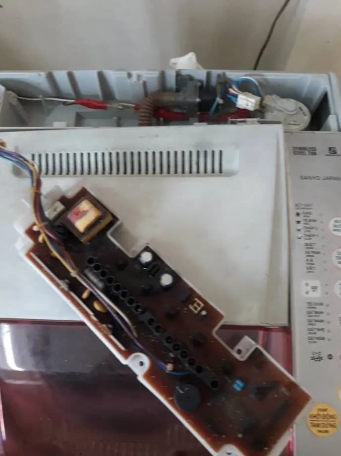 Trước sửa máy giặt cửa trên SANYO tại Bình Thạnh — thợ Đặng Anh Huy