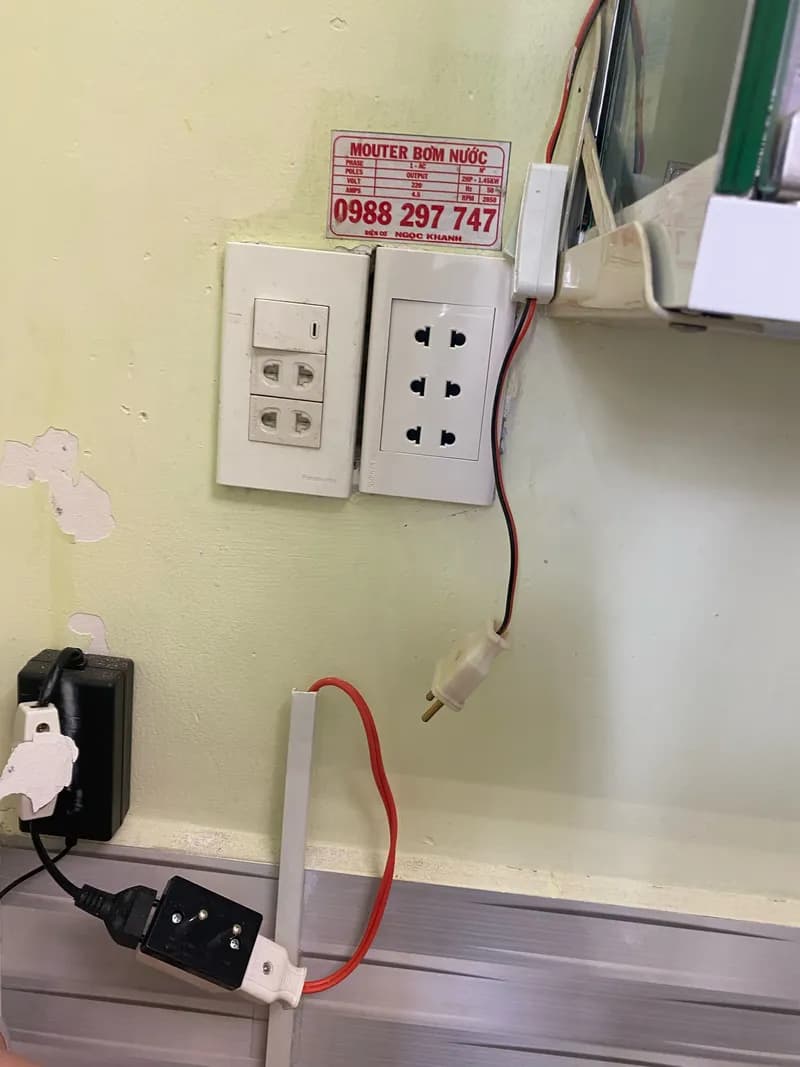 Thay thế ổ cắm điện, đi lại dây âm tường tại TPHCM tại TPHCM