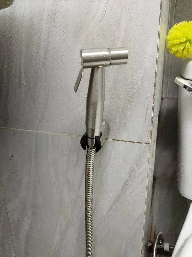 Thay dây vòi xịt bồn cầu inox tại TPHCM giá rẻ tại TPHCM