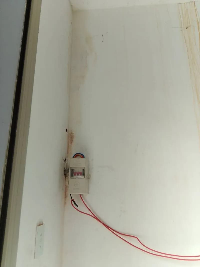Trước sửa hộp cầu dao điện LS tại Tân Phú — thợ Trương Công Việt Trân