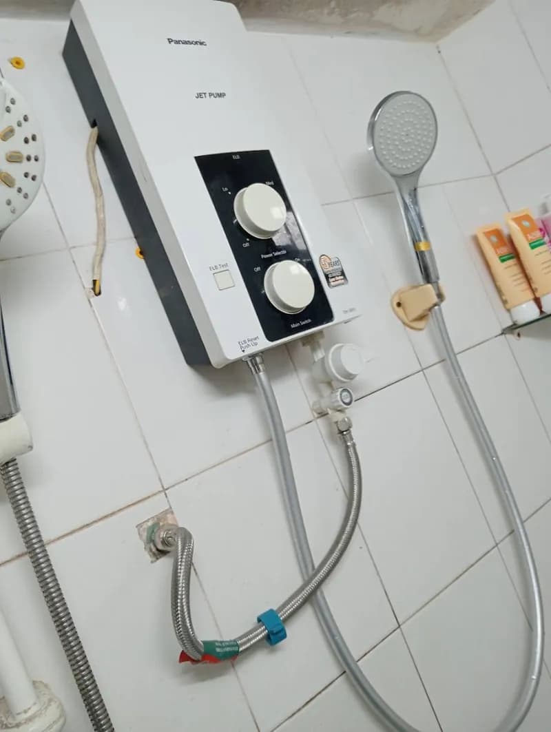 Sau khi hoàn thành sửa máy nước nóng trực tiếp Panasonic tại Quận 11 — thợ Võ Hồng Hải (5 sao)