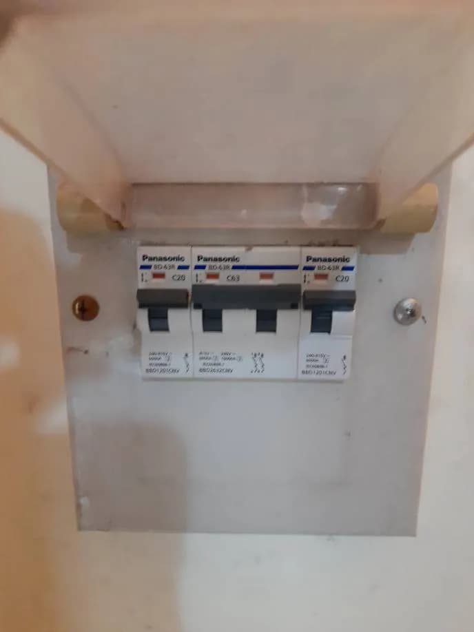 Sau khi hoàn thành sửa aptomat Panasonic tại Tân Bình — thợ Hồ Như Vũ