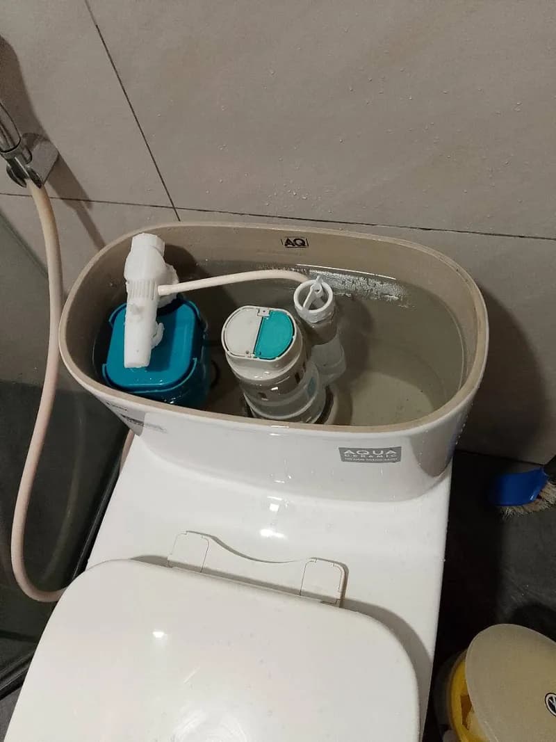 Sau khi hoàn thành sửa bồn cầu INAX tại Nhà Bè — thợ Hồ Như Vũ
