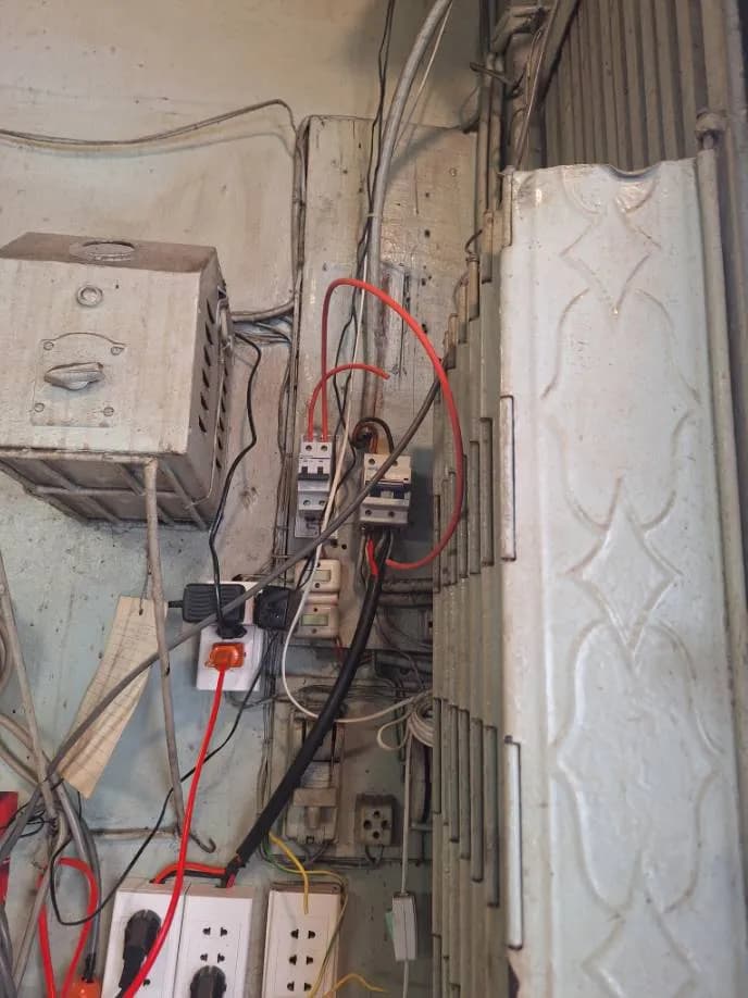 Trước sửa aptomat tại Quận 11 — thợ Trần Quốc Đông