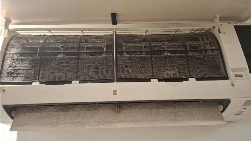 Trước sửa: Vệ sinh máy lạnh chuyên sâu tại phường Nhiêu Lộc, Thủ Đức tại Phường Nhiêu Lộc, Thủ Đức — thợ Lê Hữu Lộc