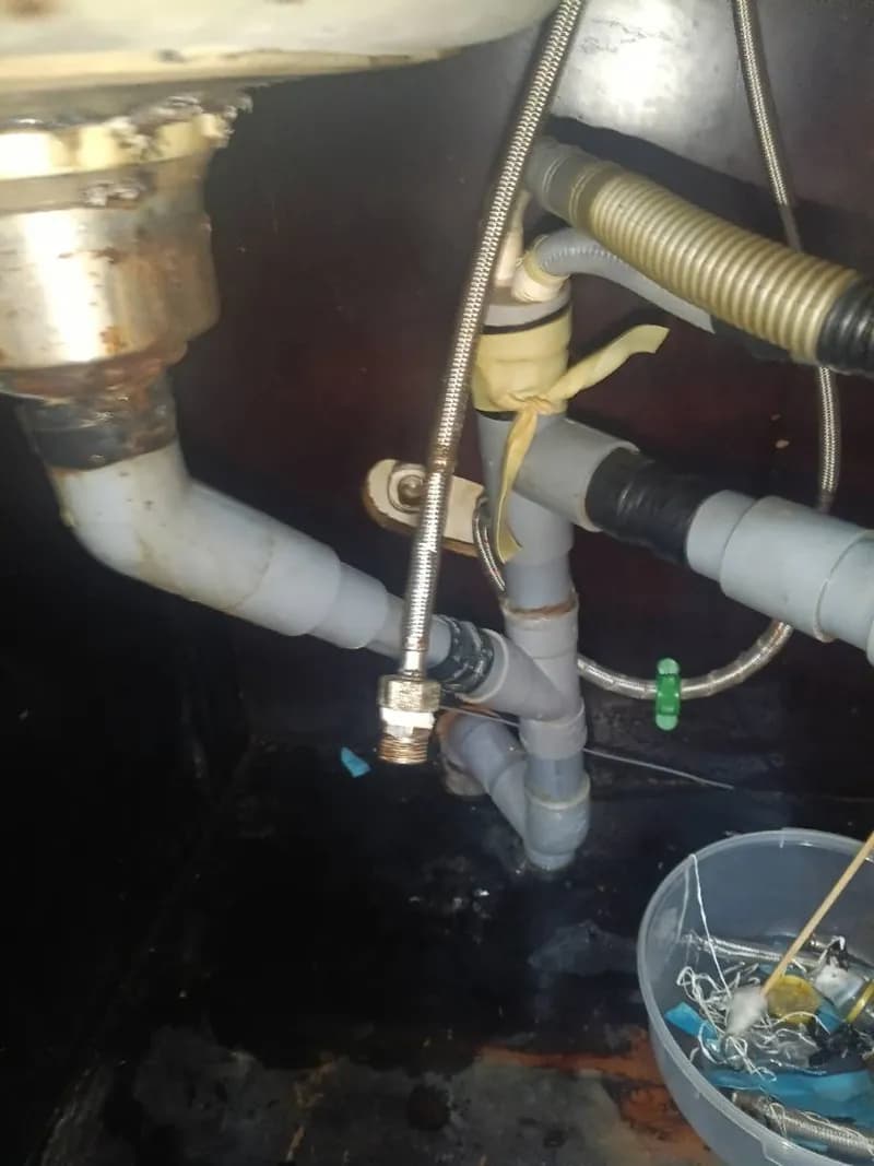 Trước sửa hệ thống ống thoát nước bồn rửa chén tại Phú Nhuận — thợ Trần Lào
