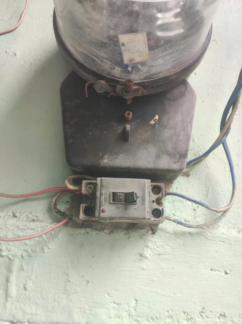 Trước sửa aptomat EMIC tại Thủ Đức — thợ Đặng Văn Thịnh