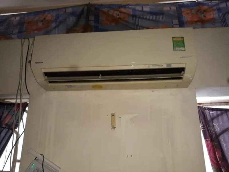 Thông tắc ống thoát nước máy lạnh Toshiba tại TPHCM tại TPHCM