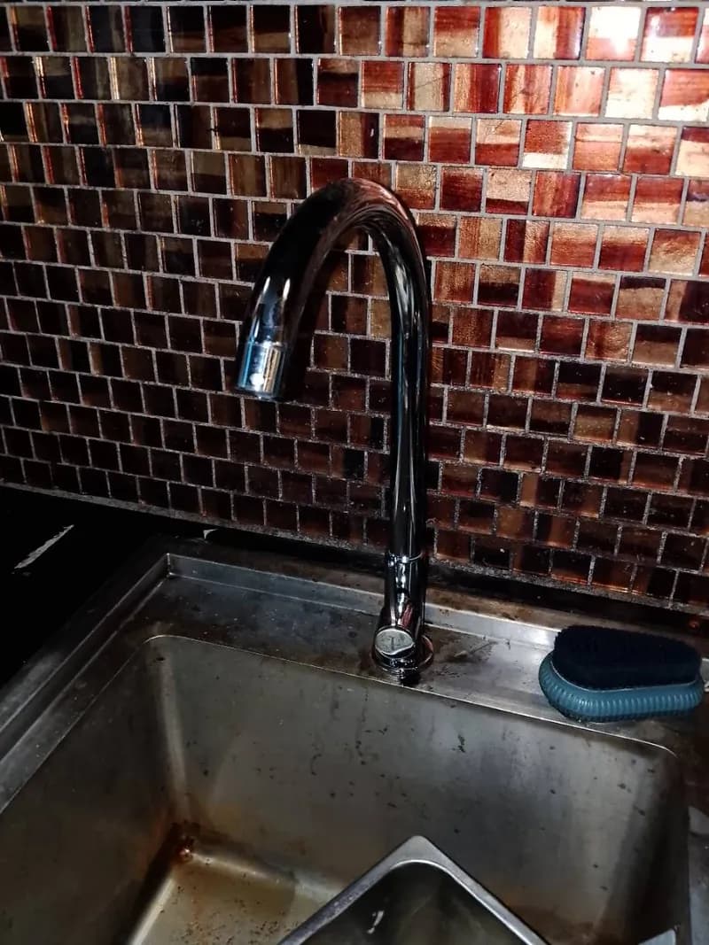 Thay thế vòi rửa bát bị rò rỉ nước tại TPHCM tại TPHCM