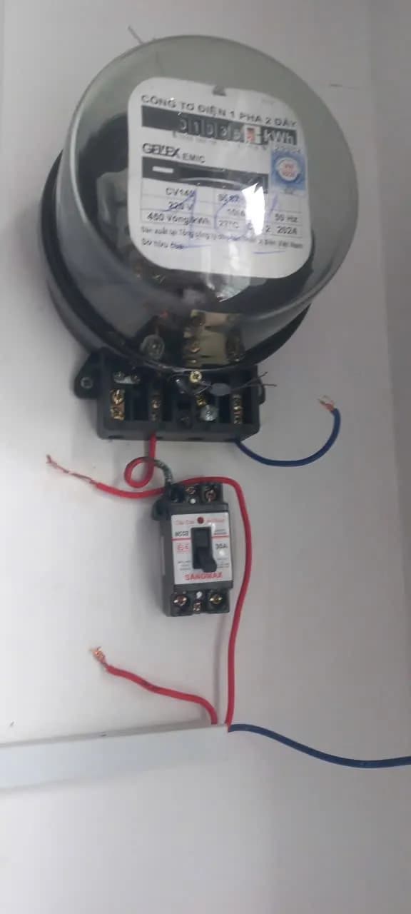 Trước sửa Đồng hồ điện, aptomat GEKEX EMIC, SANOMAX tại Bình Thạnh — thợ Đặng Văn Thịnh