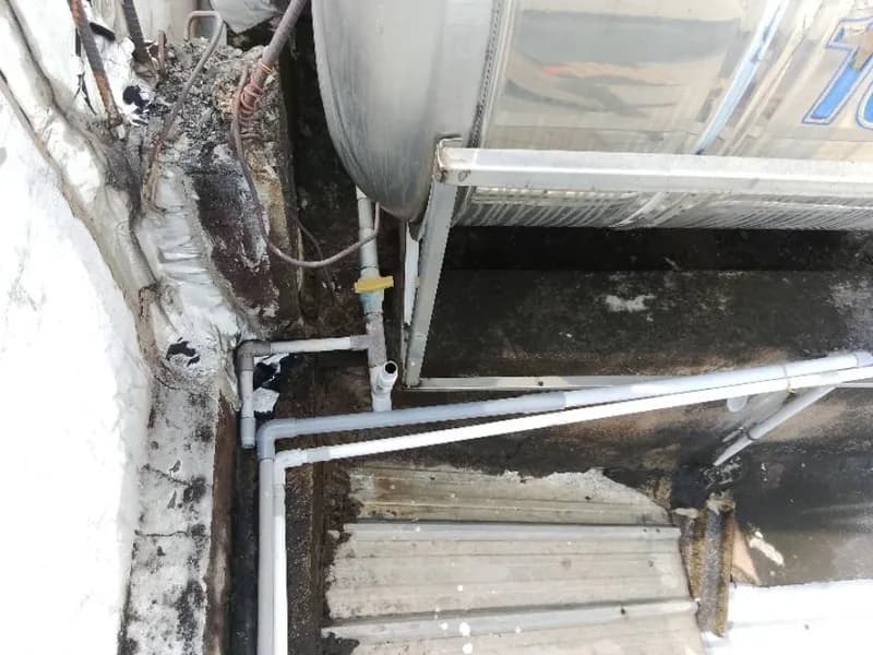 Sau khi hoàn thành sửa: Thay thế đường ống nước PVC bị nứt tại sân thượng TPHCM tại Quận 10 — thợ Trương Công Việt Trân (5 sao)