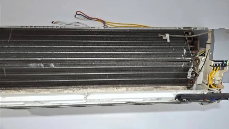 Trước sửa máy lạnh treo tường Panasonic tại Tân Bình — thợ Lê Hữu Lộc
