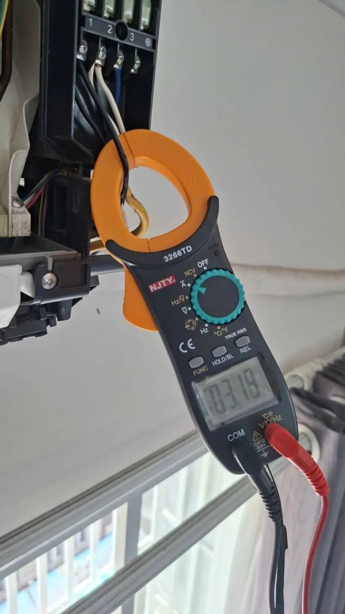 Trước sửa máy lạnh treo tường NJTY tại Phú Nhuận — thợ Lê Hữu Lộc