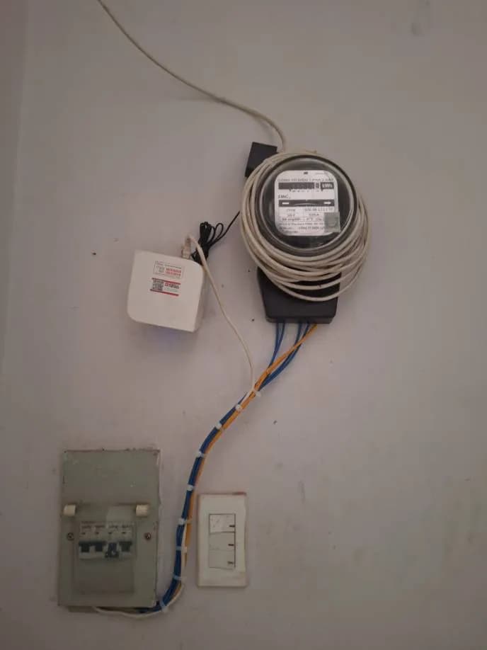 Trước sửa đồng hồ điện EMIC tại Quận 8 — thợ Trần Quốc Đông