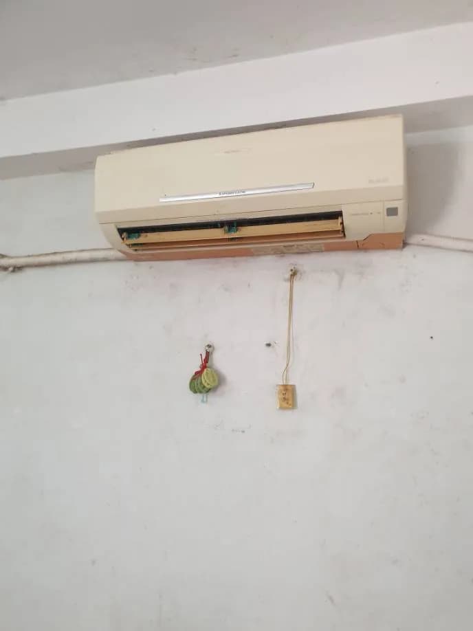 Vệ sinh máy lạnh Mitsubishi treo tường tại TPHCM giá rẻ tại Quận 10