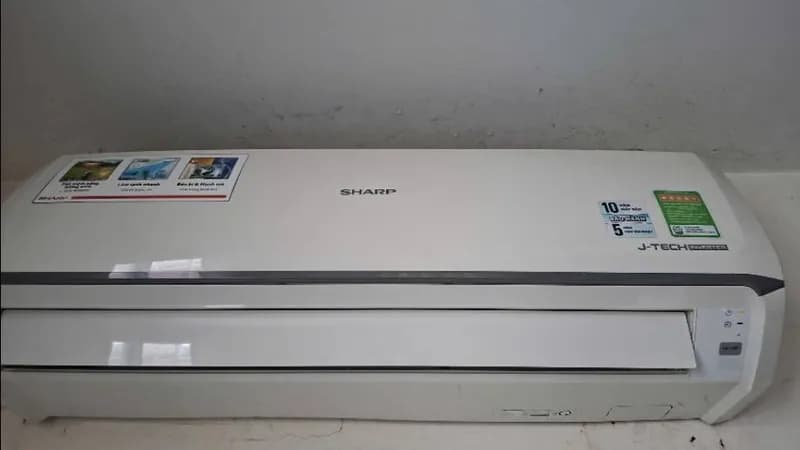 Sau khi hoàn thành sửa máy lạnh treo tường Sharp tại Tân Bình — thợ Lê Hữu Lộc