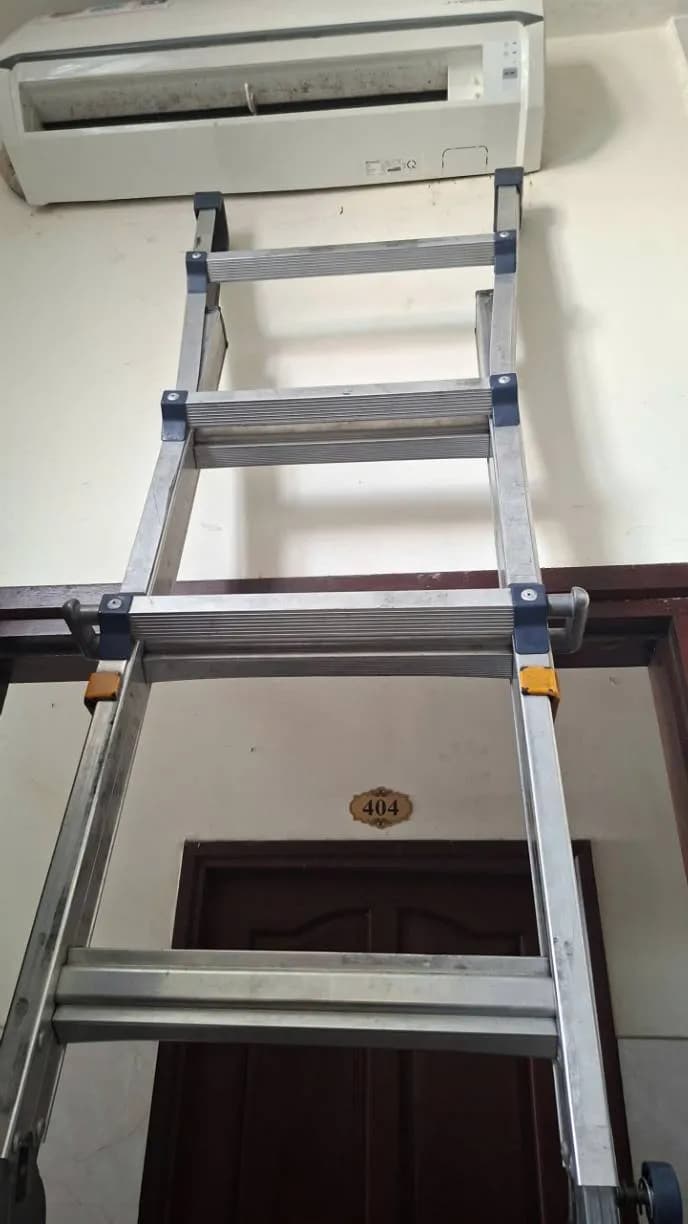 Trước sửa máy lạnh treo tường Sharp tại Tân Bình — thợ Lê Hữu Lộc