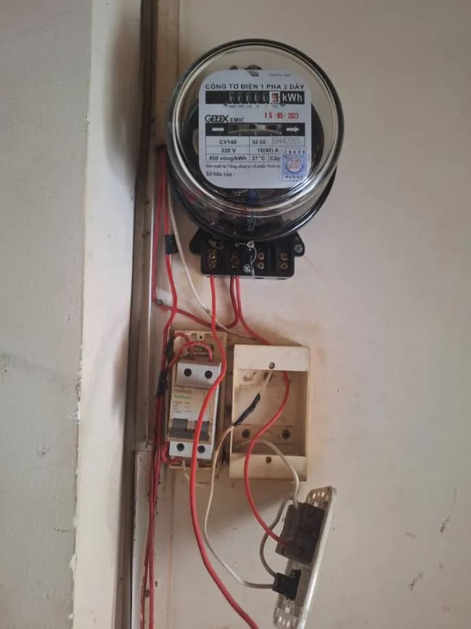 Trước sửa đồng hồ điện Gelex Emic tại Quận 1 — thợ Trần Quốc Đông