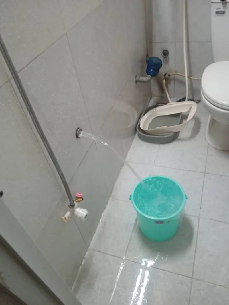 Trước sửa vòi nước tại Tân Phú — thợ Võ Hồng Hải