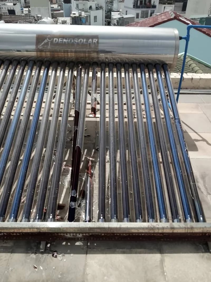 Trước sửa máy nước nóng năng lượng mặt trời DENOSOLAR tại TPHCM — thợ ĐỖ NHIỀU