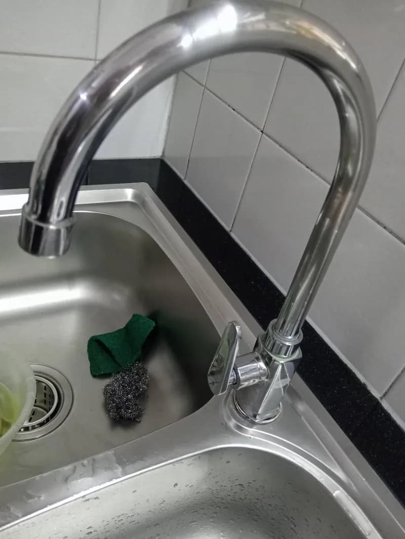 Trước sửa vòi nước bồn rửa chén tại Phú Nhuận — thợ Võ Hồng Hải
