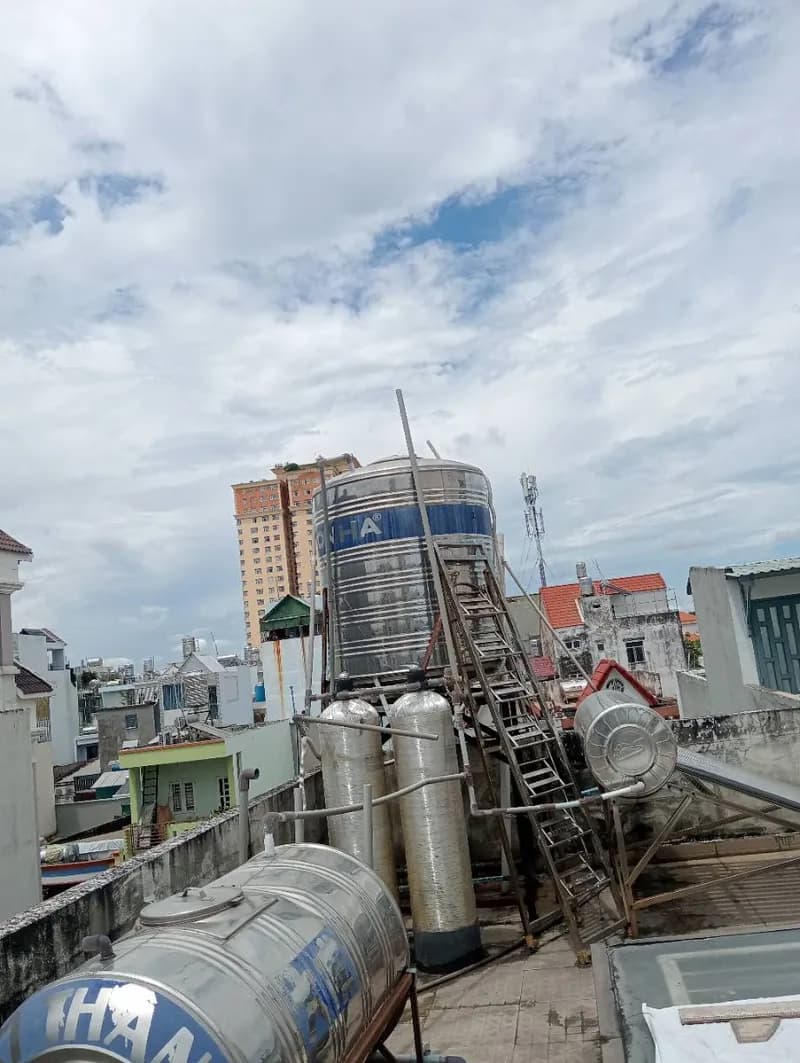 Trước sửa bồn nước inox Tân Á tại Bình Tân — thợ Võ Hồng Hải