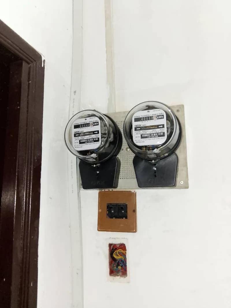 Sau khi hoàn thành sửa đồng hồ điện Gelex Emic tại Tân Bình — thợ Trương Công Việt Trân (5 sao)