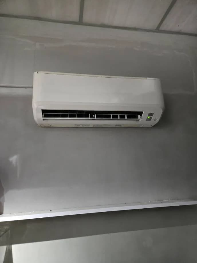 Sau khi hoàn thành sửa máy lạnh treo tường tại Bình Thạnh — thợ Lê Hữu Lộc