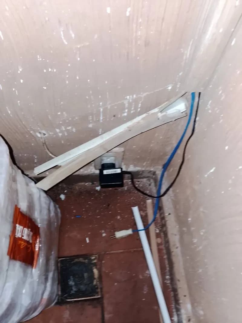 Trước sửa ổ cắm điện tại Quận 1 — thợ Võ Hồng Hải