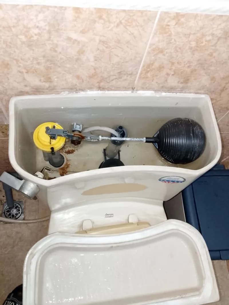Trước sửa bồn cầu American Standard tại Quận 1 — thợ Nguyễn Hoàng Khánh