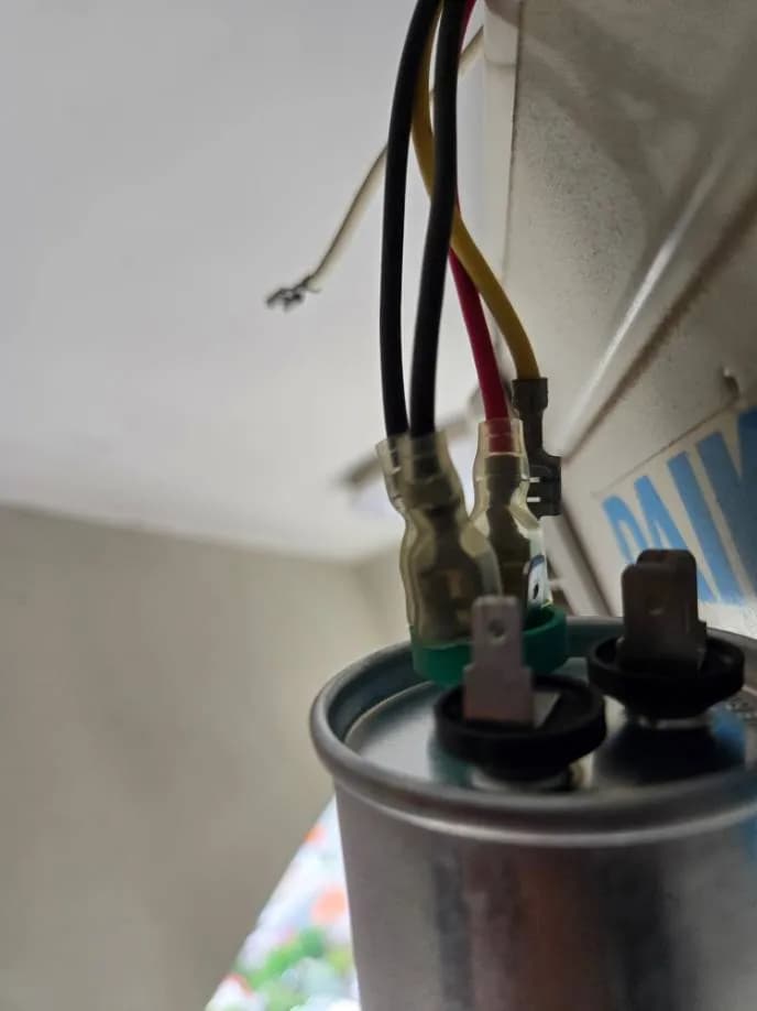 Trước sửa máy lạnh treo tường tại Thủ Đức — thợ Lê Hữu Lộc