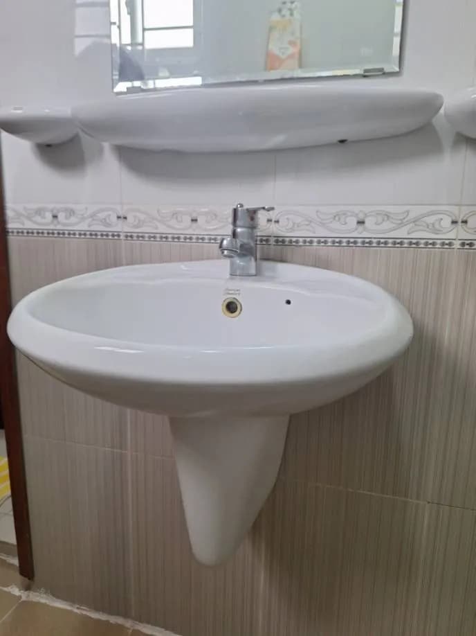 Trước sửa lavabo American Standard tại Quận 10 — thợ Trần Quốc Đông