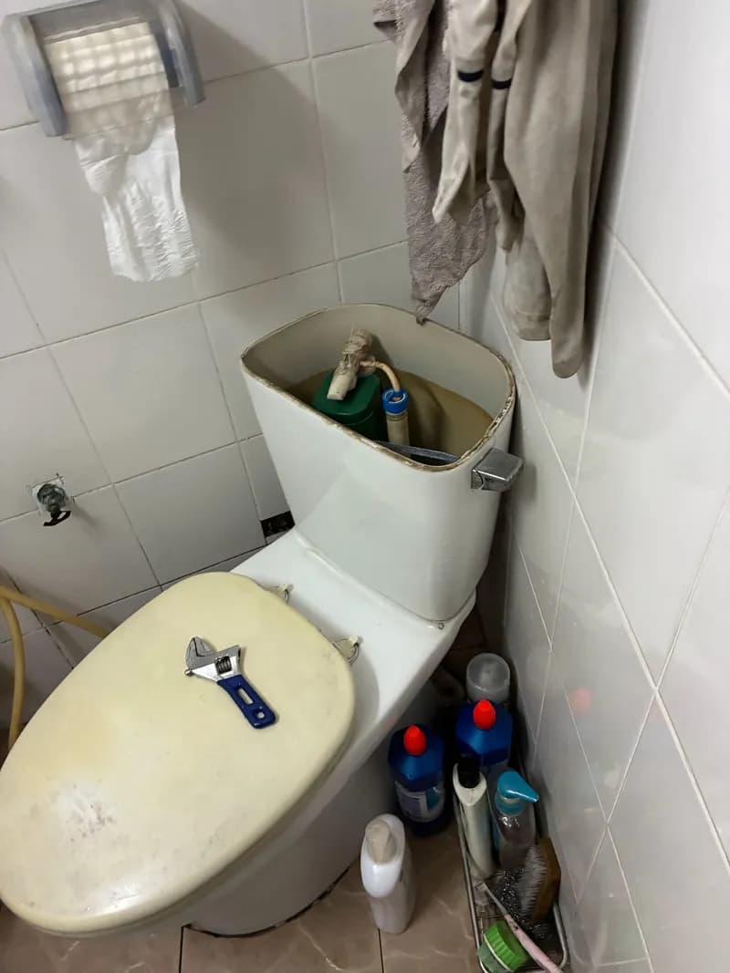 Trước sửa bồn cầu tại Quận 3 — thợ Dương Oai