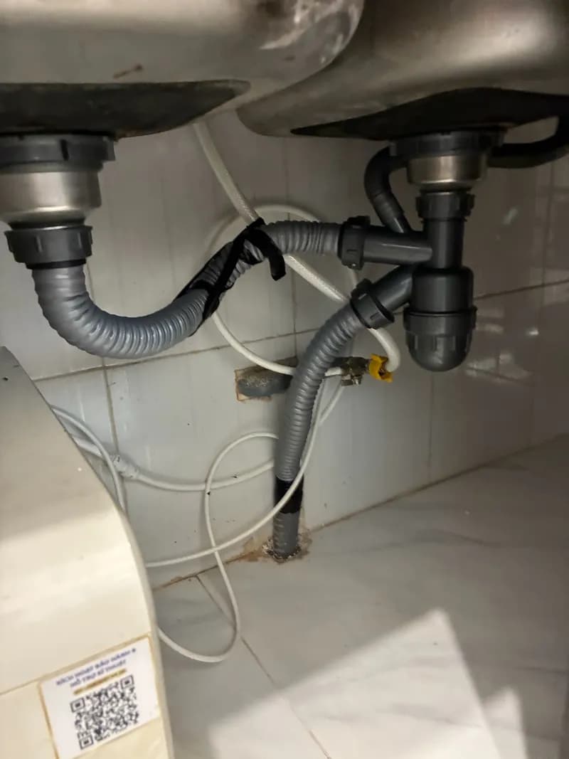Thay thế bộ ống xả bồn rửa chén bị rò rỉ tại TPHCM tại TPHCM