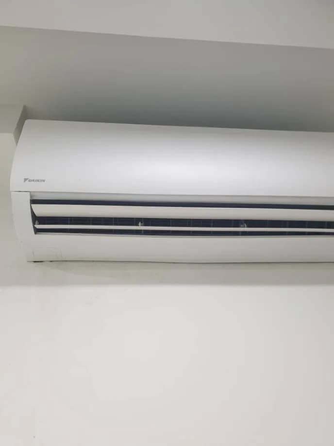 Sau khi hoàn thành sửa máy lạnh treo tường Daikin tại Quận 4 — thợ CHÍ TÂM