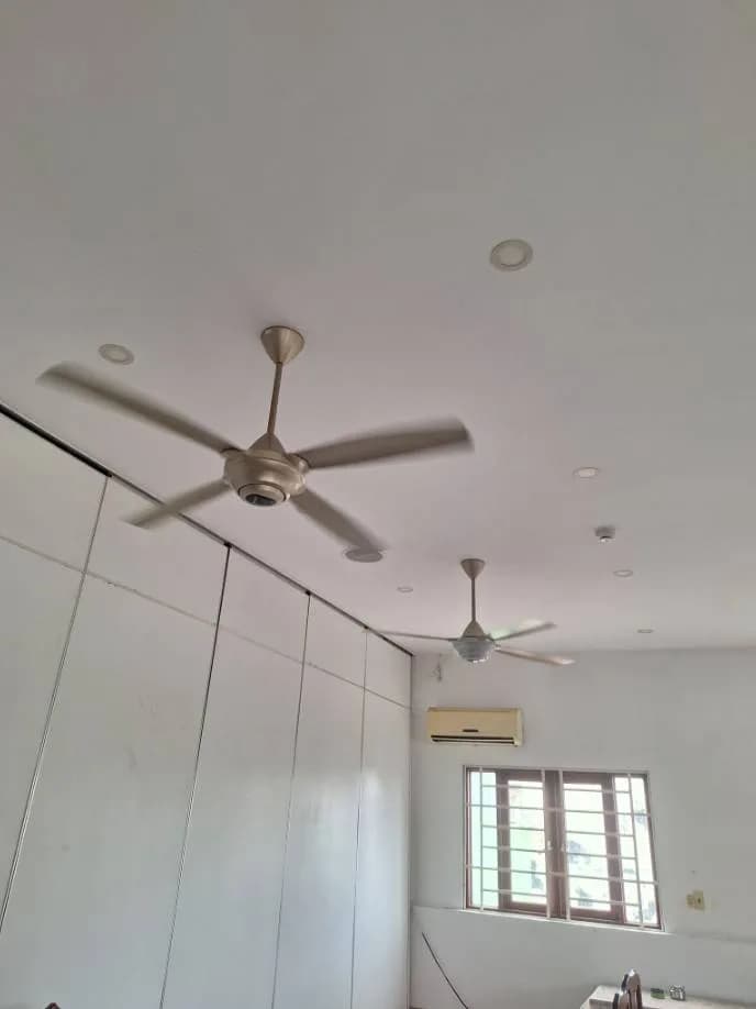 Sau khi hoàn thành sửa quạt trần tại Quận 3 — thợ Trần Quốc Đông