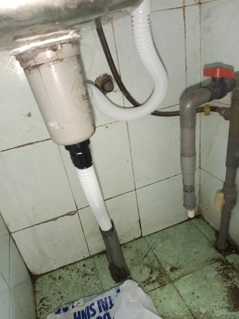 Sau khi hoàn thành sửa lavabo tại Quận 6 — thợ Trần Ngọc Tùng (5 sao)