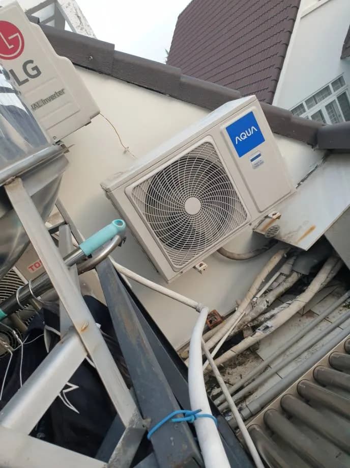 Sau khi hoàn thành sửa máy lạnh treo tường AQUA tại Bình Chánh — thợ Phan Chí Tâm