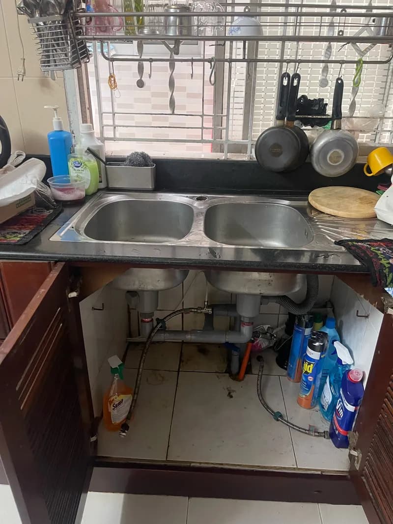 Trước sửa bồn cầu tại Bình Thạnh — thợ Nguyễn Quốc Bảo