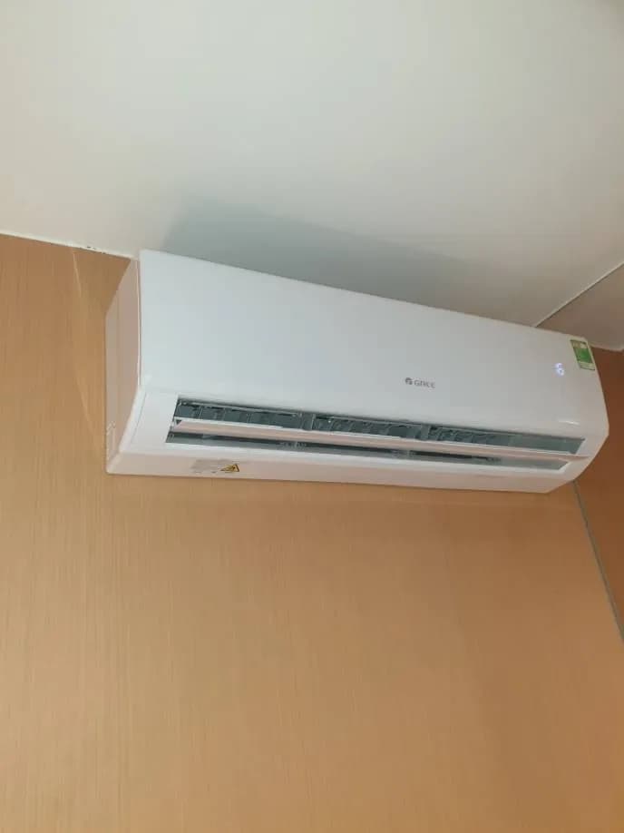 Sau khi hoàn thành sửa máy lạnh treo tường Gree tại Quận 7 — thợ Phan Chí Tâm