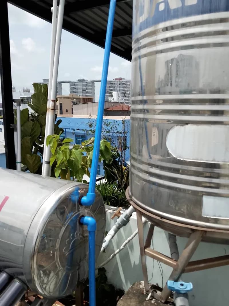 Sau khi hoàn thành sửa máy nước nóng năng lượng mặt trời tại Quận 5 — thợ Đỗ Văn Nhiều (5 sao)