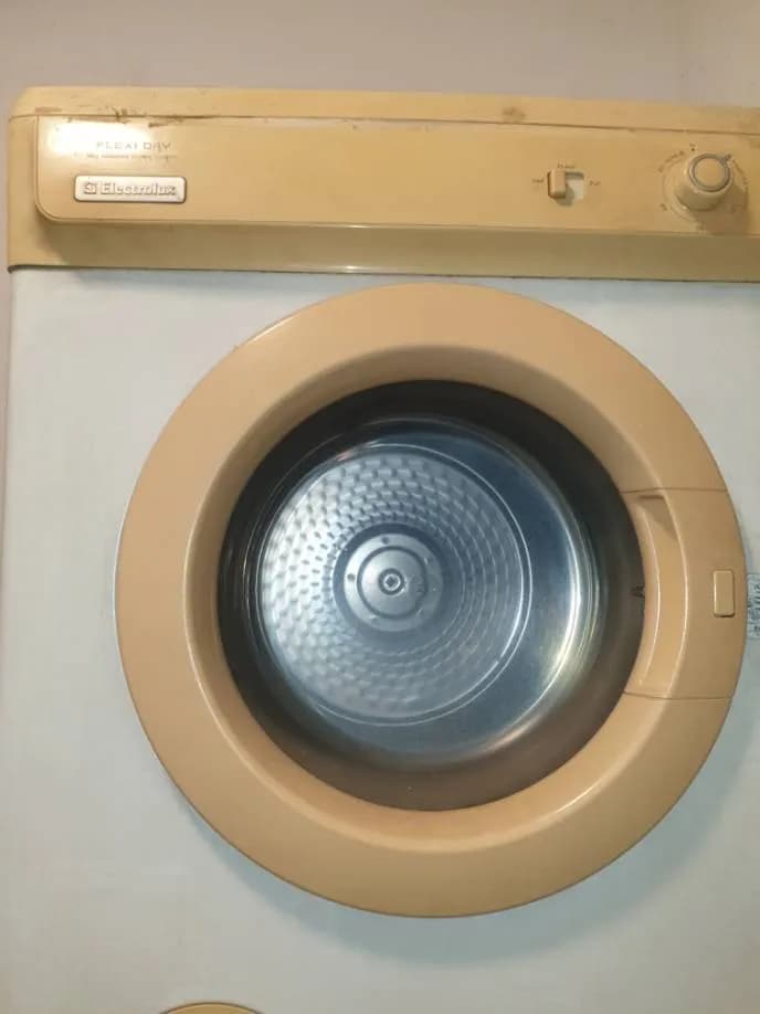 Sau khi hoàn thành sửa máy sấy Electrolux tại Thủ Đức — thợ Phan Chí Tâm