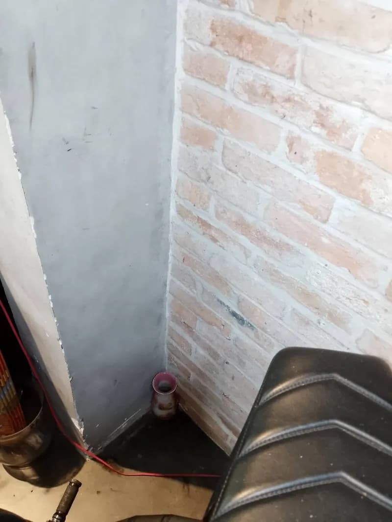 Trước sửa ổ cắm điện tại Bình Chánh — thợ Đỗ Văn Nhiều