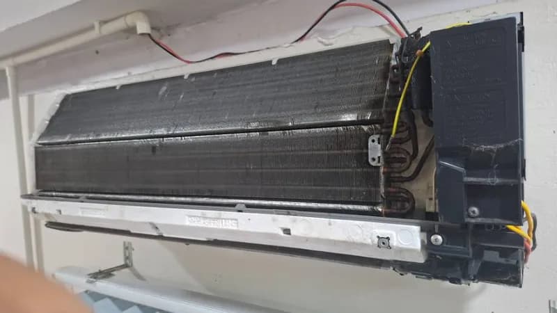 Trước sửa máy lạnh treo tường Toshiba tại Phường Phú Thọ Hòa), Tân Phú — thợ Nguyễn Thanh Tiến